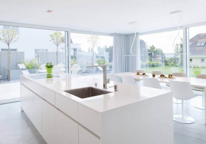 Đề nghị sử dụng đá ốp bếp màu trắng trơn S028 để trang trí căn bếp của biệt thự hoặc chung cư để tạo nên một không gian độc đáo.