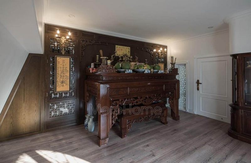 Việc thi công nội thất cho phòng thờ phải được thực hiện một cách chuyên nghiệp với sử dụng các loại gỗ tự nhiên cao cấp.